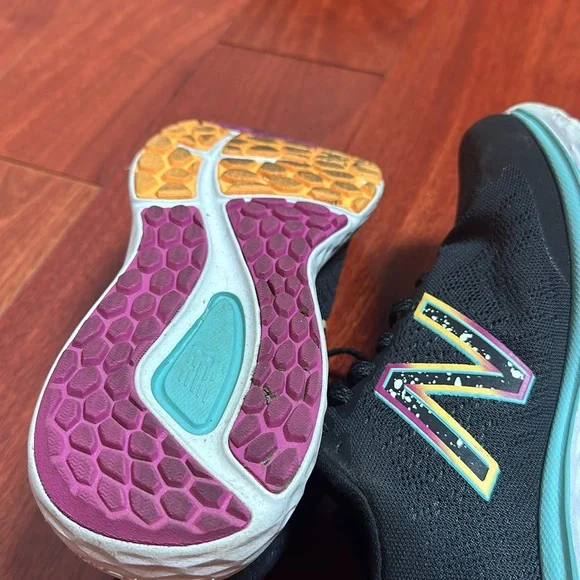 Like new. new balance running shoes. - Picture 5 of 5